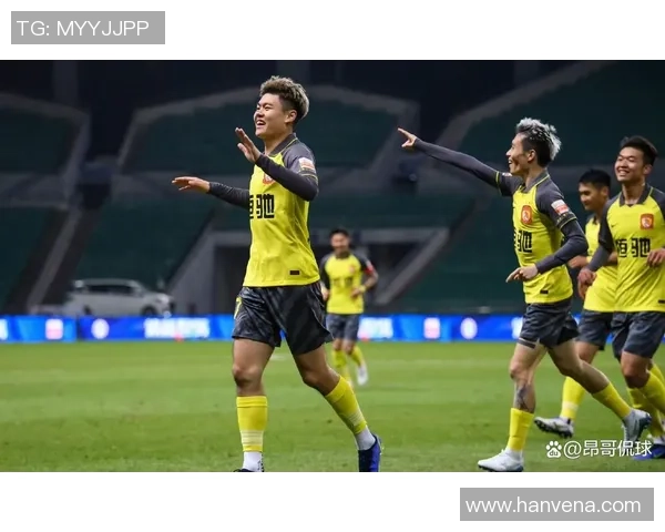 科隆U19与柏德博恩U19激战正酣青春对决引发球迷热议 科隆U19与柏德博恩U19激战正酣青春对决引发球迷热议