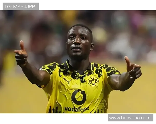 绝杀科隆后做掷飞镖动作,图片报:拜尔与闻名飞镖选手有约好 绝杀科隆后做掷飞镖动作,图片报:拜尔与闻名飞镖选手有约好